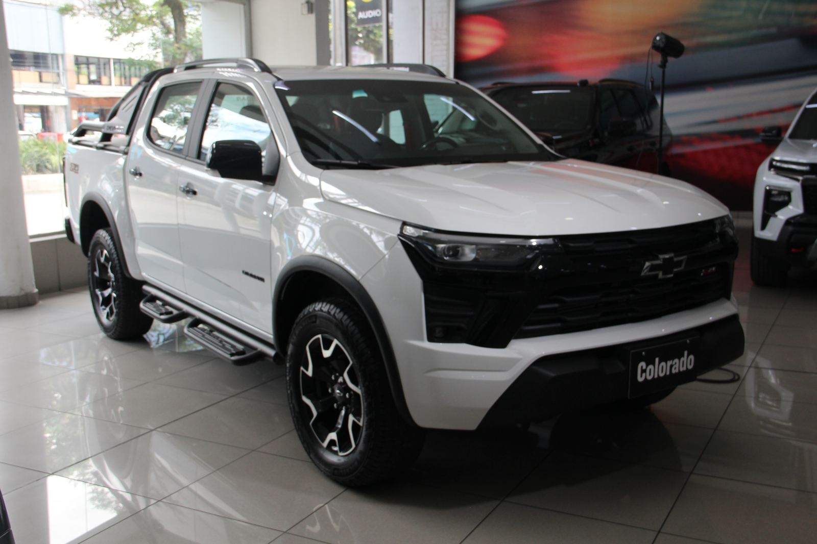 Chevrolet Colorado blanca en FACILI MARKARS